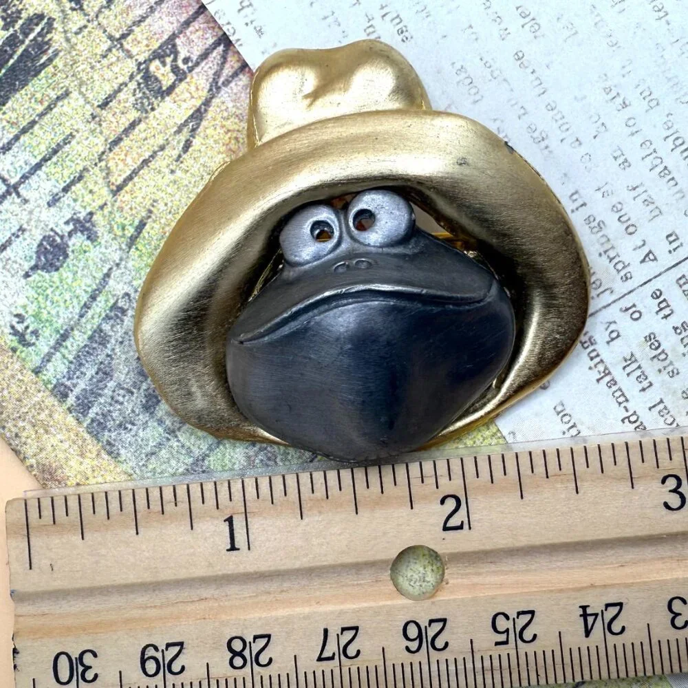 Vintage Frog Toad in Hat Figural Gold Silver Pewter Brooch Pin Bold Large Metal - Picture 4 of 11